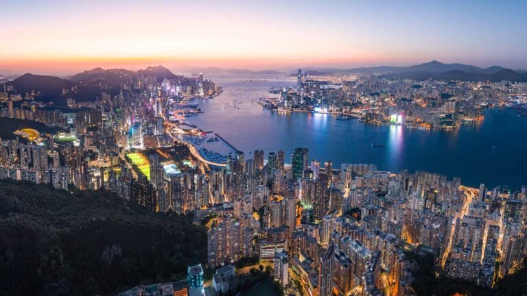 Exploring Hong Kong: A Comprehensive Guide to Its Top Attractions