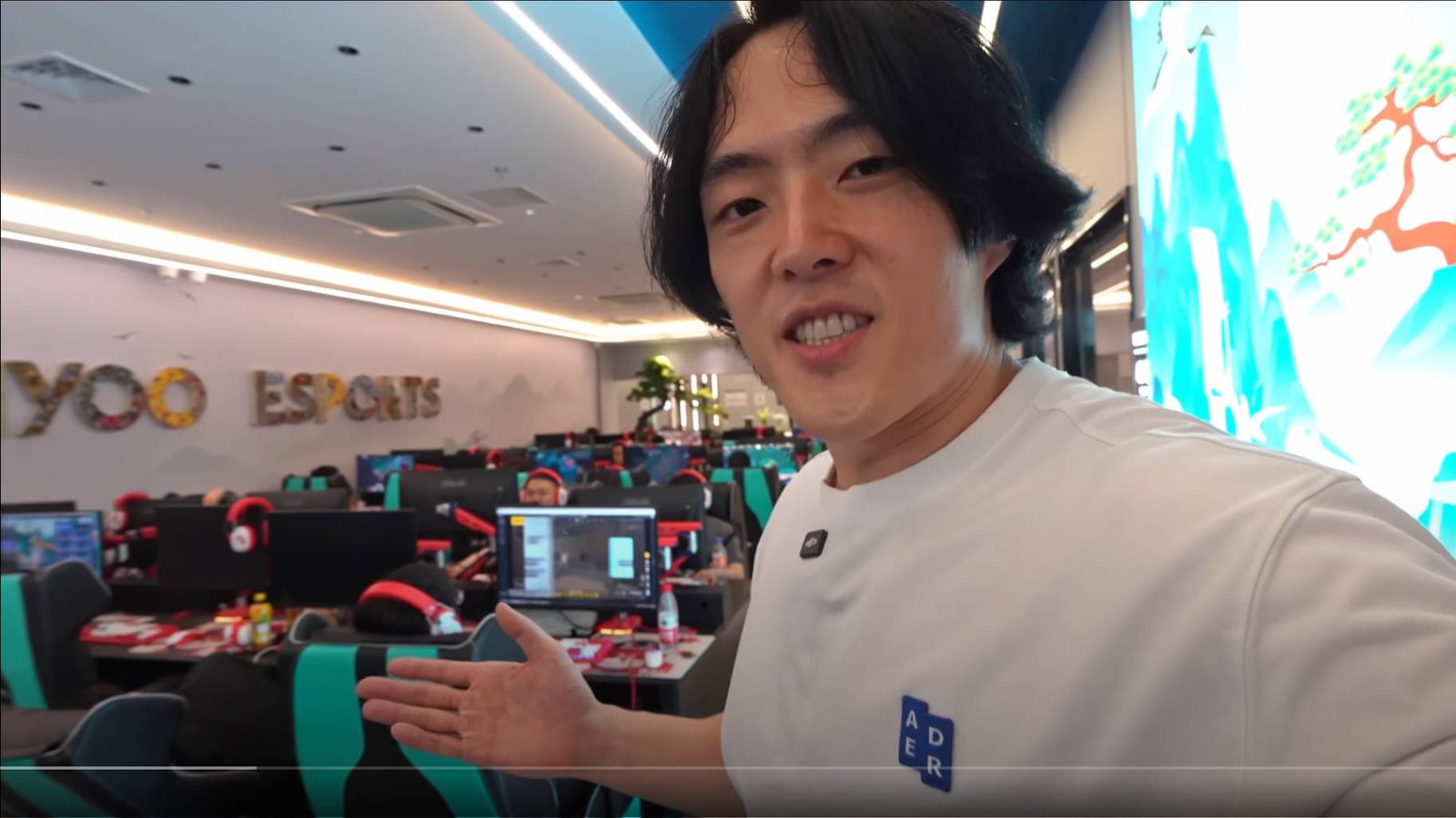 7 Futuristic Reasons to Visit a Shanghai Internet Cafe in 2025