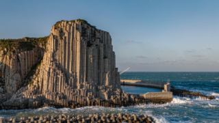 Golden light on the hexagonal volcanic rock columns of High Island East Dam in Hong Kong's UNESCO Global Geopark