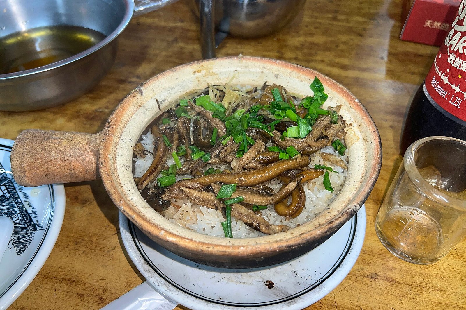 Claypot rice topped with swamp eel and spring onion, a Kaiping speciality
