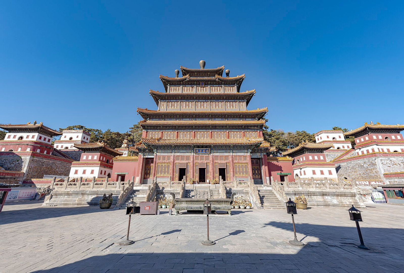 Chengde Mountain Resort: Imperial Autumn Beyond the Wall 4 The Mahayana Hall of Puning Temple in Chengde under a clear blue sky