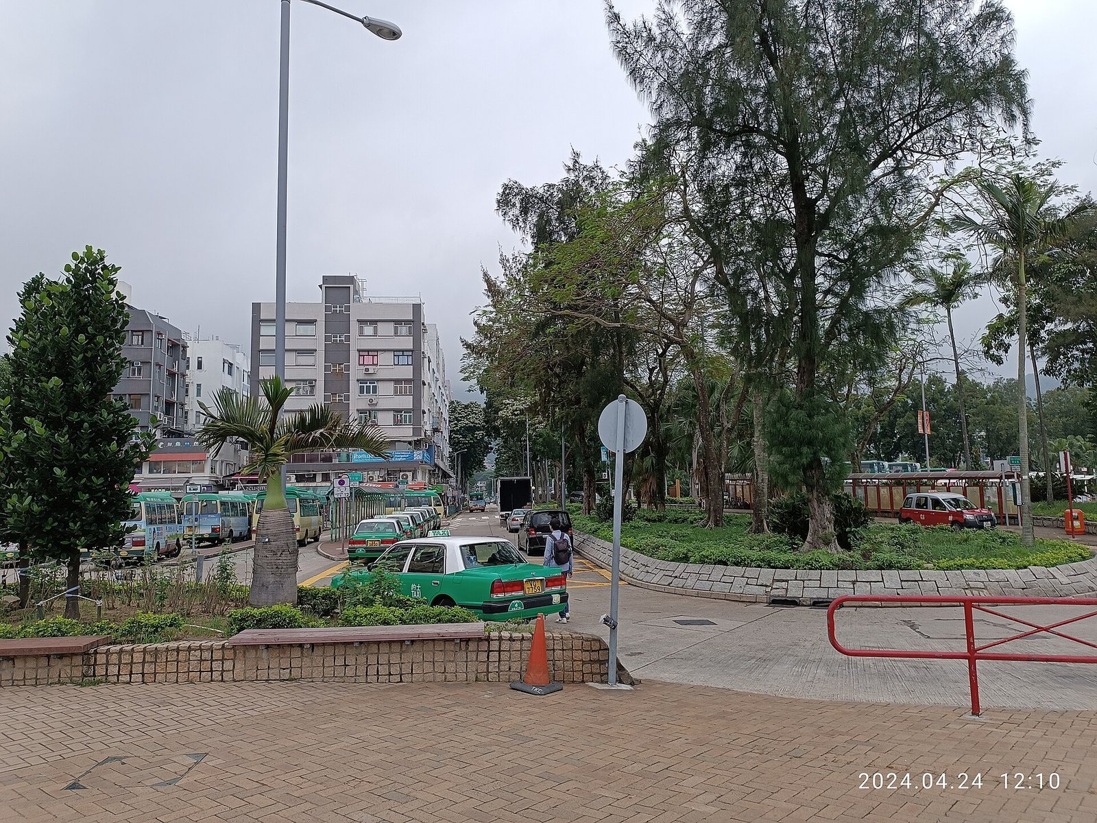 Hong Kong Geopark: Walking Among Hexagonal Stone Giants 6 Green taxis and minibuses at Sai Kung Town in Hong Kong