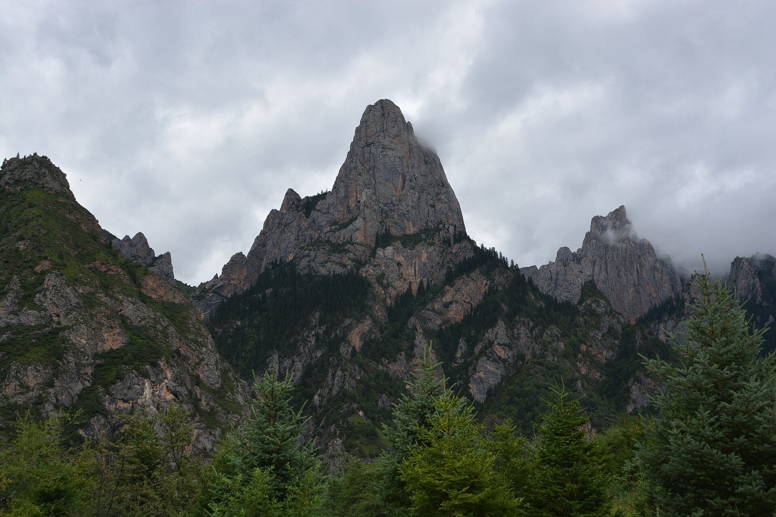 Zhagana: The Stone Box Valley of Gannan's Tibetan Farms 5 Limestone peak closing the Zhagana valley in Gannan, Gansu