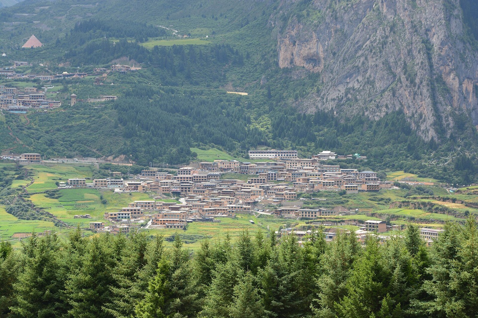 Zhagana: The Stone Box Valley of Gannan's Tibetan Farms 2 Barley terraces and Tibetan village houses stacked on the slope in Zhagana, Gannan